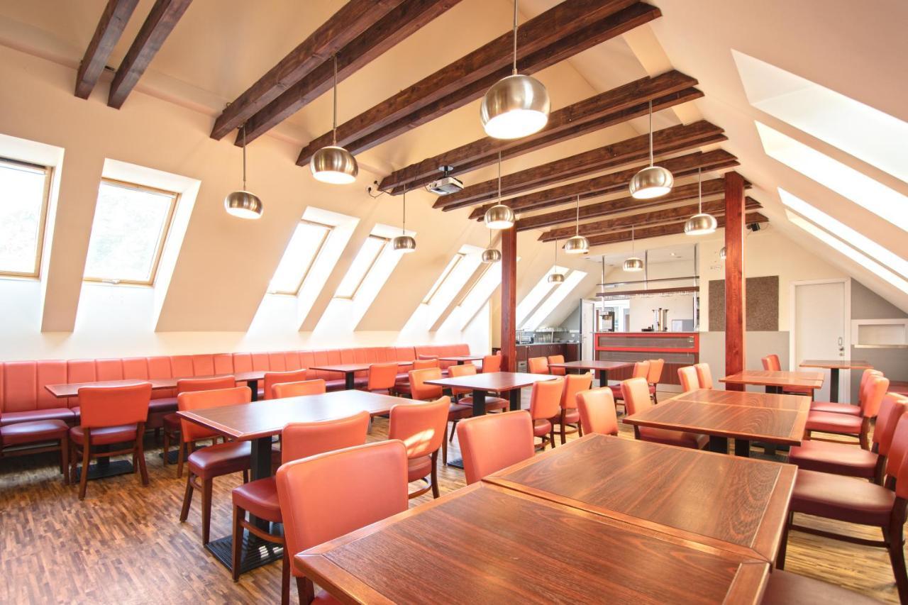 Restaurant & Penzion Avionika Kovarska Luaran gambar